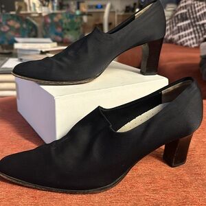 Vintage Vero Cuoio Black Satin heels, Size 8.5